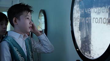 От классной доски к архивным документам: столичные школьники посетили Архив Президента РК 